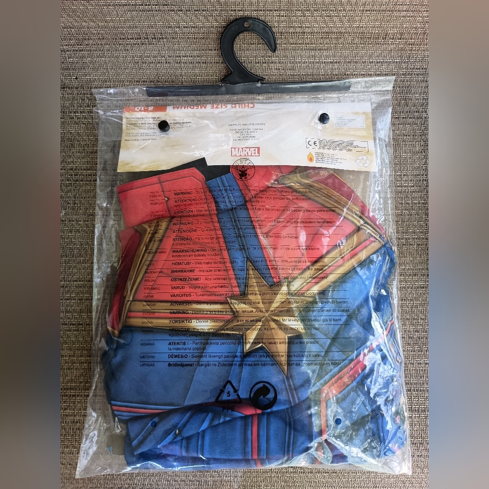 Child size medium 8-10 Captain Marvel Halloween costume. - Picture 4 of 4